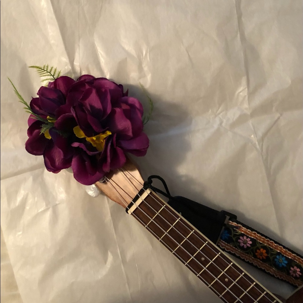 Lei,  Purple Ukulele Silk Flower Lei. New by nancyb